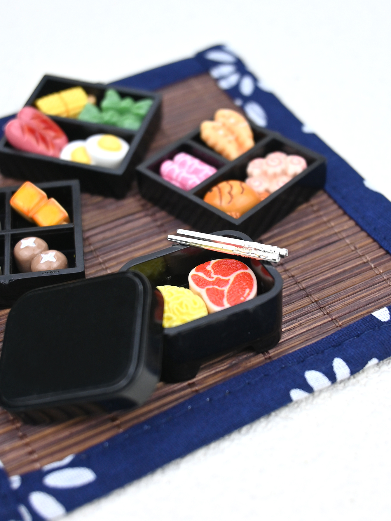A Miniature Japanese Bento Sce - Japanese Lifestyle Food บทวิจารณ์และราคา